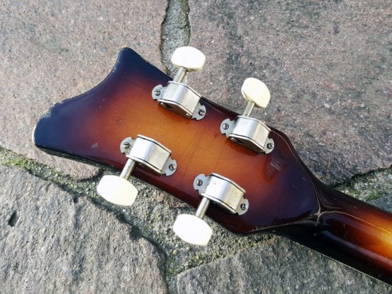 Höfner 500/1 Violin Bass 1967 headstock